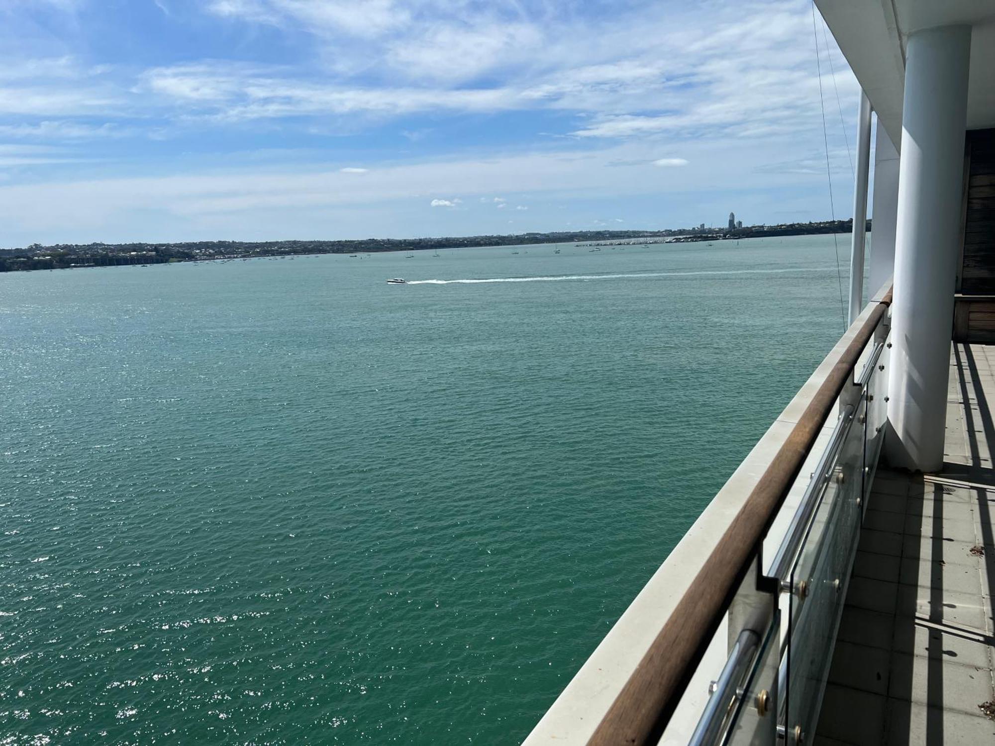 Waterfront Seaview Hotel Apartment - Same Building Block As Auckland Hilton Exterior photo