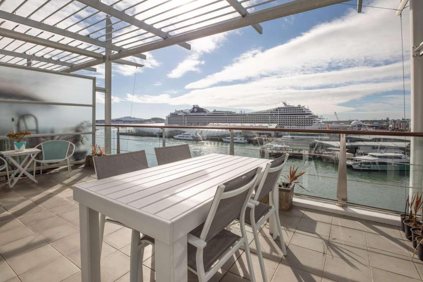 Waterfront Seaview Hotel Apartment - Same Building Block As Auckland Hilton Exterior photo